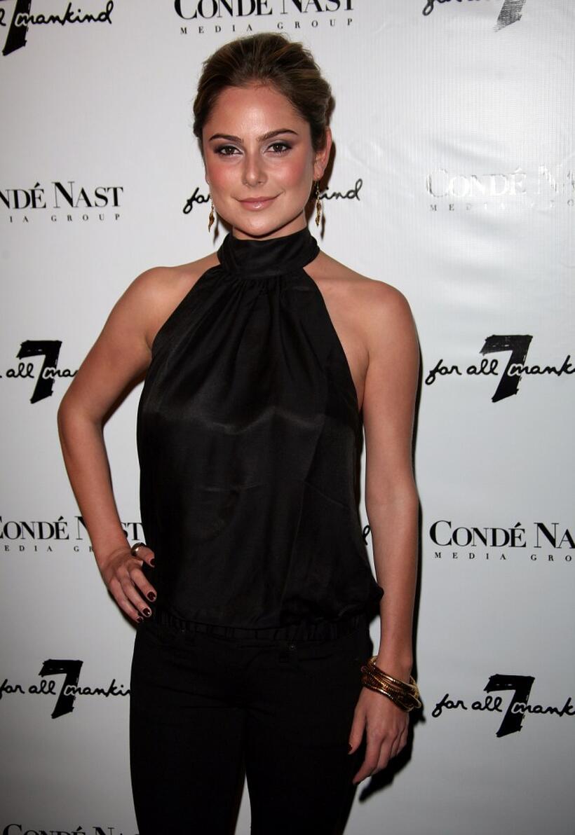 Amanda Brooks Pictures and Photos | Fandango